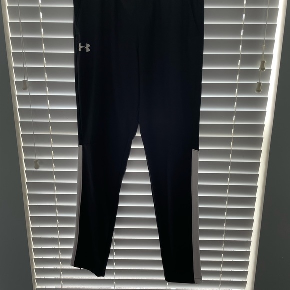 Men’s Under Armour Athletic Pants. Size Medium. - Picture 2 of 5